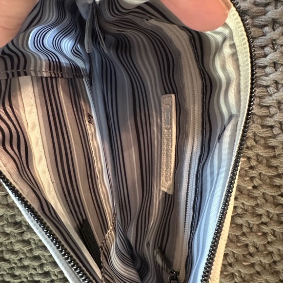 Lug peekaboo wristlet! - Picture 3 of 4